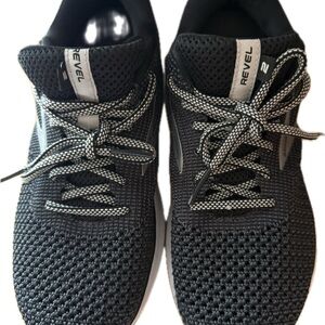 Brooks Revel 2 women’s Black and Gray Running Sneakers